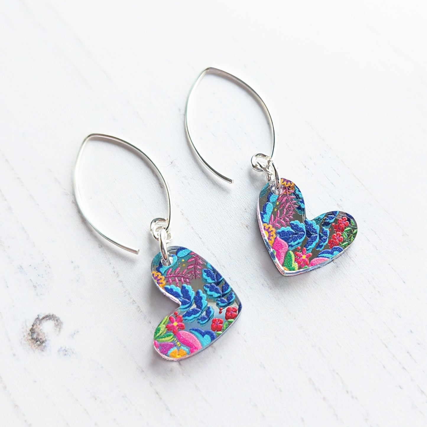 Puffy Heart V hook earrings