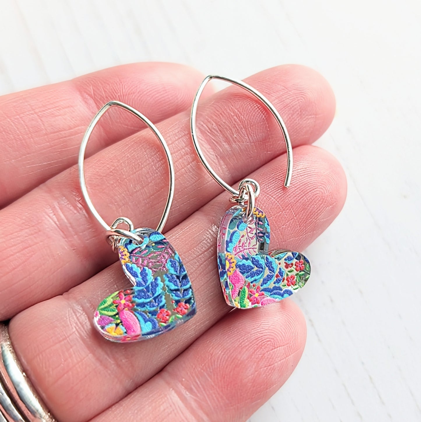 Puffy Heart V hook earrings