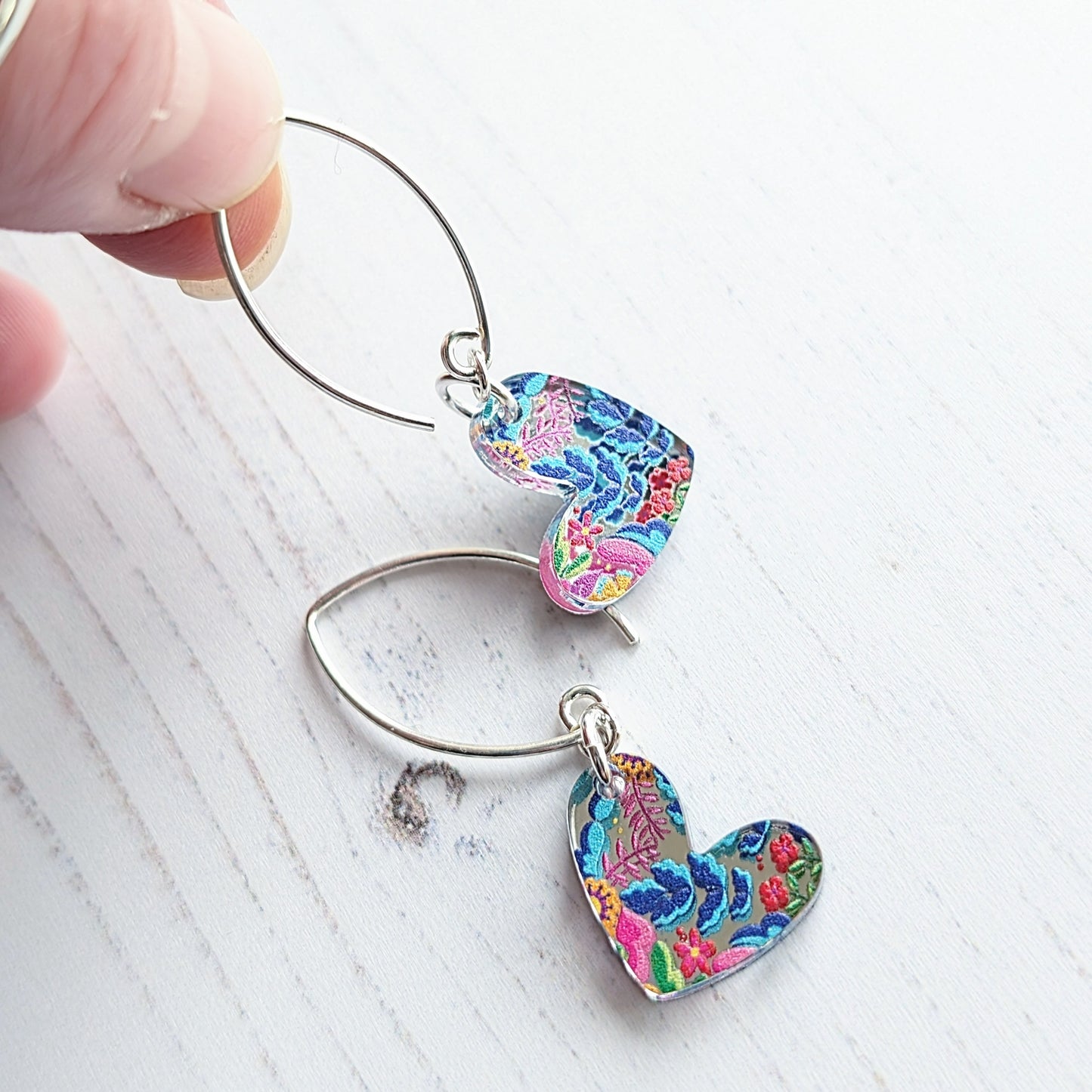 Puffy Heart V hook earrings