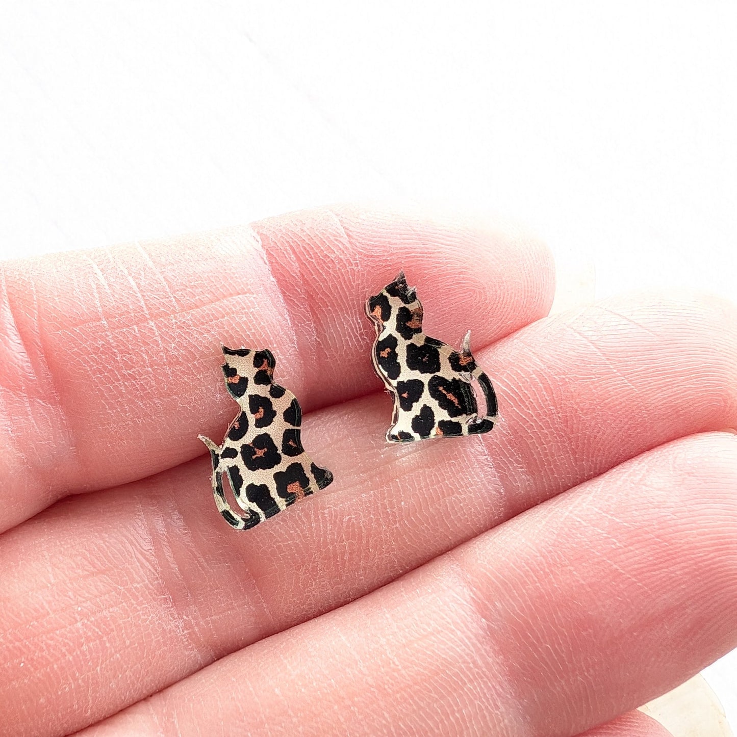 Cat studs, leopard print