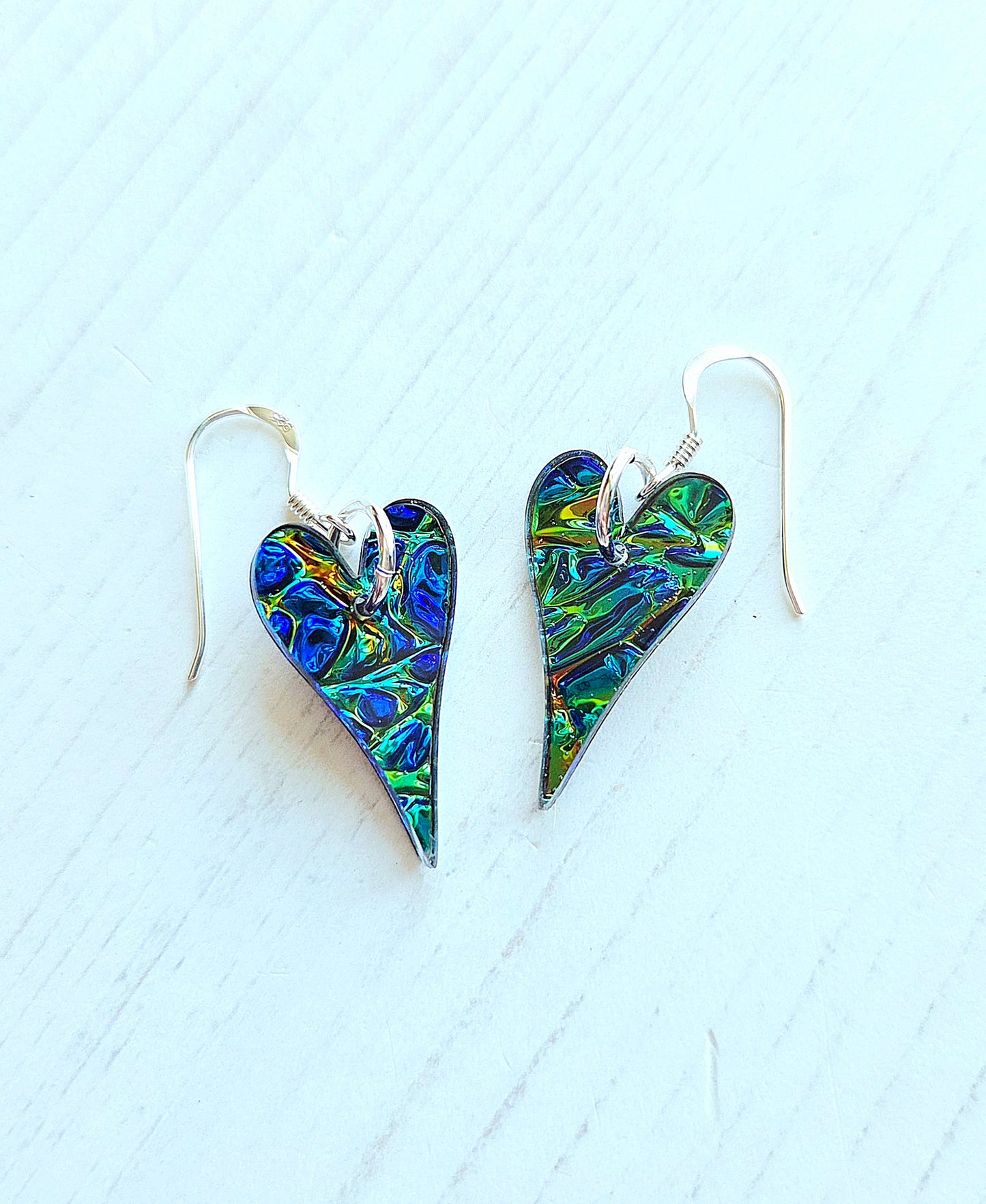 Dichrolam Long heart earrings