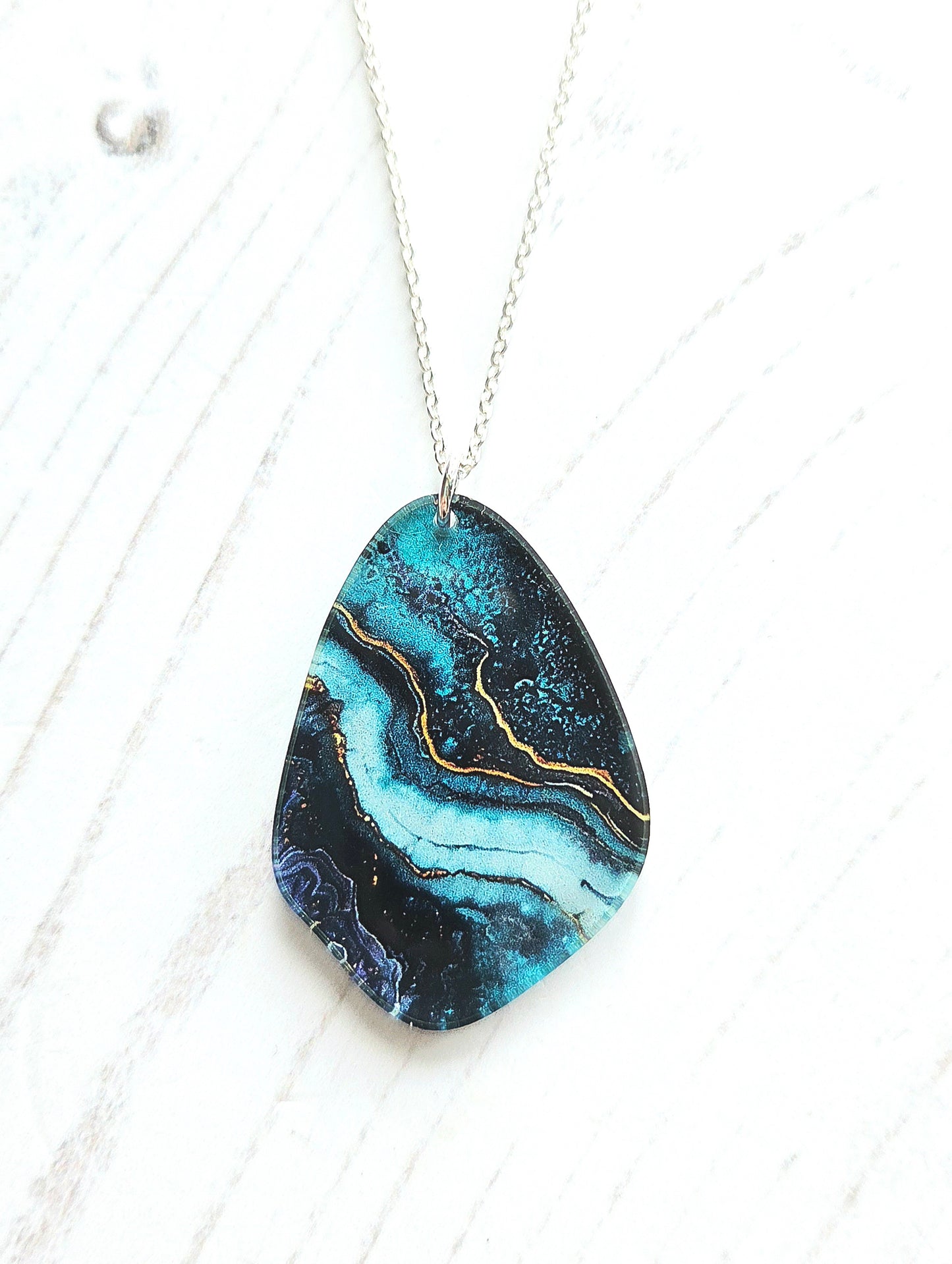 Pebble pendant, natural blue ripple