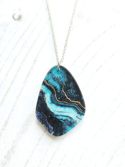 Pebble pendant, natural blue ripple