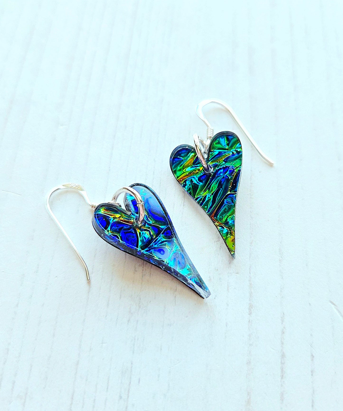 Dichrolam Long heart earrings