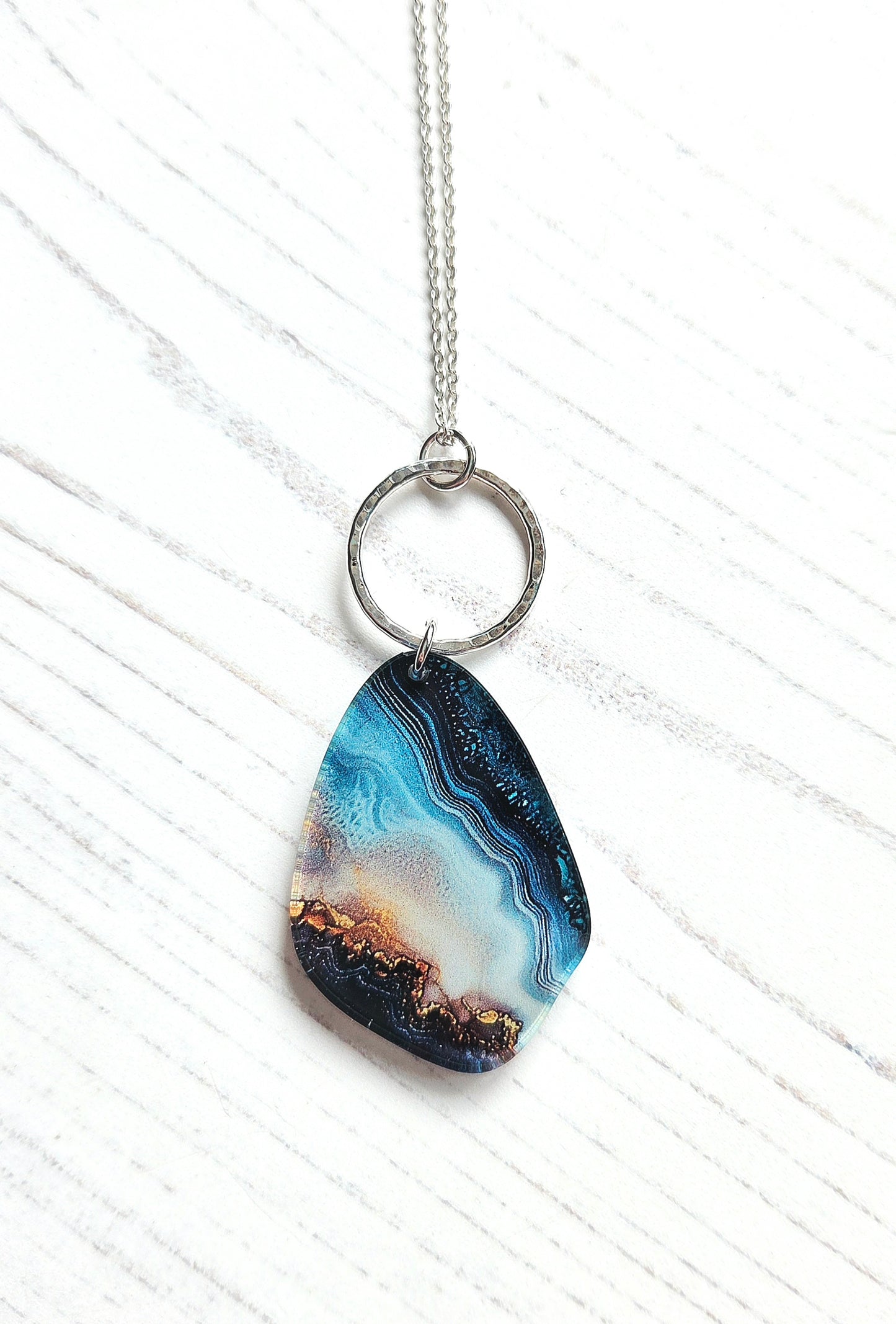 Pebble pendant with hammered hoop, blue swirl print